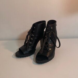 Shanghai Simply Vera “Verawang” Heels